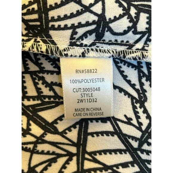 Max Studio Plus Size Black White Geometric Print Pull Over Blouse Size 2X NWOT - Picture 7 of 9